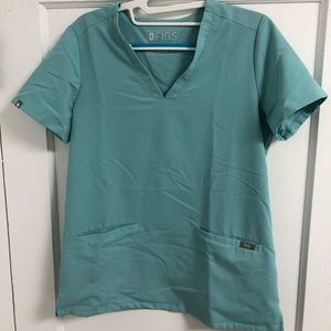 FIGS Casma 3-pocket Scrub Top in Seaglass